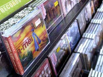 Ύποπτες πέντε μεγάλες δισκογραφικές εταιρείες για δημιουργία καρτέλ