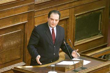 Την αντικατάσταση του Παπαντωνίου ζητά ο Καραμανλής – Δεν υπάρχει εμπιστοσύνη στην αγορά, δηλώνει