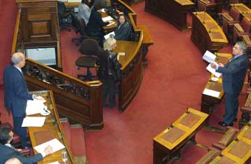 Η μείωση των φορολογικών συντελεστών θα ισχύσει για τα εισοδήματα του 2001, ξεκαθάρισε ο πρωθυπουργό