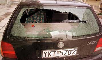 Έκρηξη χειροβομβίδας με δύο τραυματίες στο Ίλιον