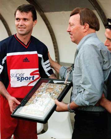 Μέχρι το καλοκαίρι το δίδυμο των Γκέραρντ – Σαβέφσκι – Προπονούν πρώτη φορά την Παρασκευή την ομάδα