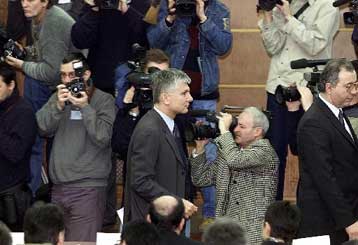 Πανηγυρικά εγκρίθηκε από το σερβικό Κοινοβούλιο η κυβέρνηση του Ζόραν Τζίντζιτς