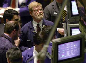 Ανοδος Dow Jones, πτώση Nasdaq την Πέμπτη στη Γουόλ Στριτ