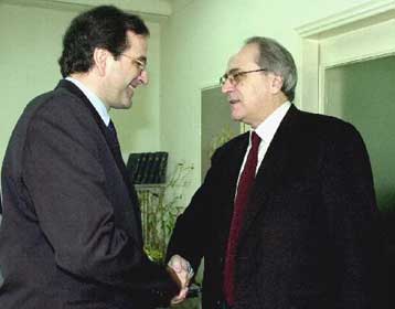 Αναγκαία η αλλαγή του εκλογικού νόμου, κατά τους Κωνσταντόπουλο και Σαμαρά