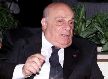 Αρνητικός και προκλητικός παραμένει ο Ντενκτάς για τις εκ του σύνεγγυς συνομιλίες