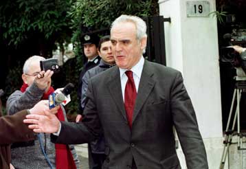 Πίτα κόβει στη Θεσσαλονίκη ο Τσοχατζόπουλος – Στο Ρέθυμνο ο Σημίτης