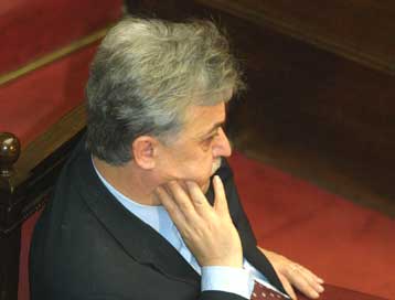 Αντιπαράθεση στη Βουλή για το ΕΣΥ – Έπονται και άλλα νομοσχέδια για την υγεία, δηλώνει ο Αλ.Παπαδόπο