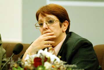 Ανησυχεί η Αλέκα Παπαρήγα για την κατάσταση στη Γιουγκοσλαβία