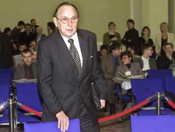 Αγνοια δηλώνει ο πρώην υπουργός Εξωτερικών της Γερμανίας για τις παράνομες χρηματοδοτήσεις του CDU