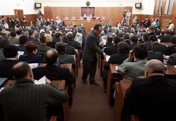 Ψήφο εμπιστοσύνης δίνει στην κυβέρνηση η σερβική Bουλή