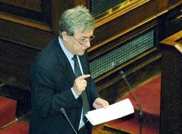 Προς παράταση έως το 2004 το κλείσιμο των ιδιωτικών ιατρείων των πανεπιστημιακών