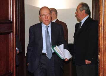 Το εξοπλιστικό συζητείται στην Κυβερνητική Επιτροπή, το ασυμβίβαστο στον ΚΤΕ του ΠΑΣΟΚ