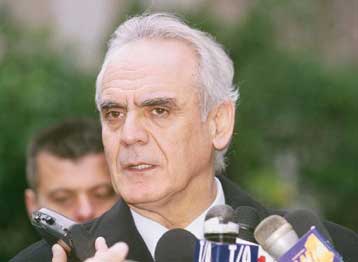 Κανένα πρόβλημα στο Κόσοβο από το απεμπλουτισμένο ουράνιο, τονίζει ο Ακης Τσοχατζόπουλος