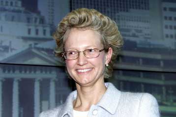 H Κλάρα Φερς στο τιμόνι του Χρηματιστηρίου του Λονδίνου