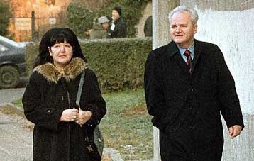 Με μέλη του Σοσιαλιστικού Κόμματος Σερβίας συναντάται η Παπαρήγα στο Βελιγράδι