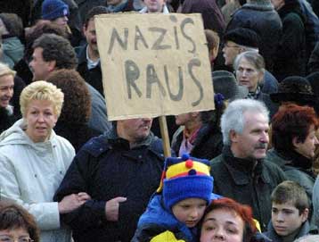 Βράβευση των Τούρκων που έσωσαν τον Έλληνα από τους νεοναζί – Συνεχίζονται οι ρατσιστικές απειλές