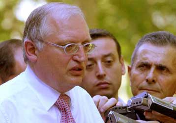 Διευκρινίσεις Φερχόιγκεν για «παρερμηνευμένες» δηλώσεις του περί ένταξης της Κύπρου