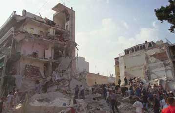 Προθεσμία για να απολογηθούν πήραν οι κατηγορούμενοι για την κατάρρευση πολυκατοικίας στη Φιλαδέλφει