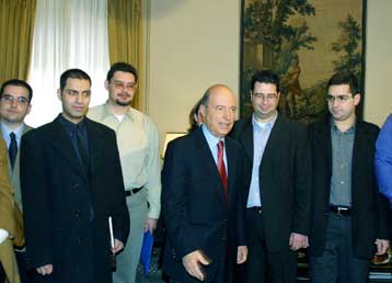 Με το Εθνικό Συμβούλιο Νεολαίας συναντήθηκε ο Σημίτης – Ο εθελοντισμός και η αναδάσωση τα βασικά θέμ