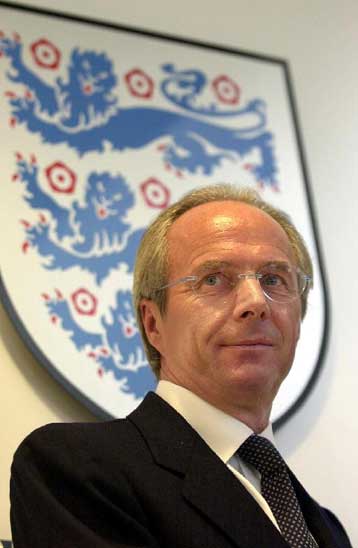 Συνεχίζουν να απειλούν την αγγλική ομοσπονδία για την πρόσληψη του Έρικσον