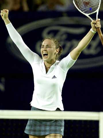 Η Χίνγκις στις «4» του Αυστραλιανού Όπεν – Κέρδισε τη Σερένα Γουίλιαμς και παίζει με την αδελφή της,