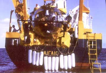 Το Θέτις βουτά και πάλι στις έρευνες για το ελικόπτερο του ΕΚΑΒ – Στάση εργασίας στο ΕΚΘΕ