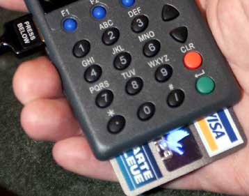 Νέο καθεστώς από το ΥΠΑΝ για τις απολεσθείσες πιστωτικές κάρτες – Επιβαρύνονται οι τράπεζες