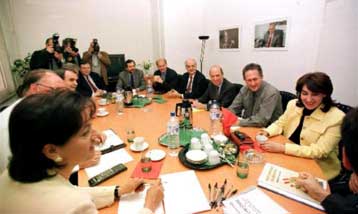 Σημίτης και Πάγκαλος μαζί στη συνεδρίαση του ΕΓ του ΠΑΣΟΚ – Σύσκεψη για την περιοδεία στην Κρήτη