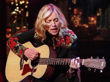 Μαντόνα και U2 θα τραγουδήσουν ζωντανά στην απονομή των φετινών Γκράμι