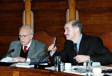 Για Κυπριακό, ουράνιο και ΠΓΔΜ ενημέρωσε την Επιτροπή Αμυνας και Εξωτερικών ο Γ.Παπανδρέου