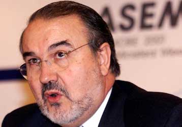 «Πατήστε γκάζι» προειδοποιεί την Ελλάδα ο Π.Σόλμπες