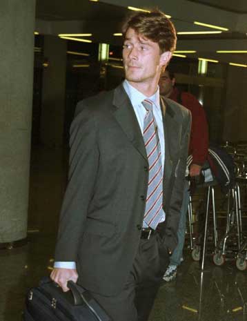 Ανοιχτή πρόταση επιστροφής, αλλά στον πάγκο, έχει ο Μπρίαν Λάουντρουπ από τους Ρέιντζερς