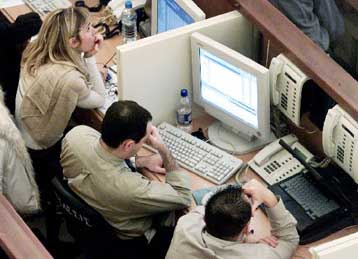 Μεγάλη νευρικότητα στη Σοφοκλέους – Στις 3.063 μονάδες ο γενικός δείκτης