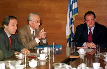 Τρομοκρατία και ελληνοποιήσεις επί τάπητος στη συνεδρίαση των τομεαρχών της ΝΔ