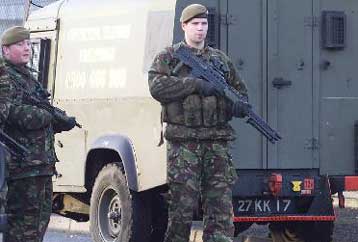 Έκρηξη ρουκέτας κοντά σε στρατιωτική βάση στη Βόρειο Ιρλανδία