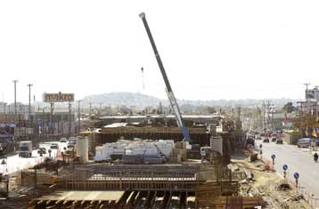 Υπογράφτηκε συμφωνία ελληνικής κατασκευαστικής με ξένο όμιλο για τα έργα του Γ ΚΠΣ