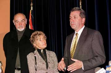 Aπόψε τα εγκαίνια της έκθεσης της συζύγου του Σον Κόνερι, Μισλίν Ροκμπρίν