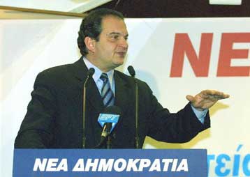 Ευθύνες στην κυβέρνηση για την τρομοκρατία και αιχμές κατά Αβραμόπουλου στην ομιλία Καραμανλή στους