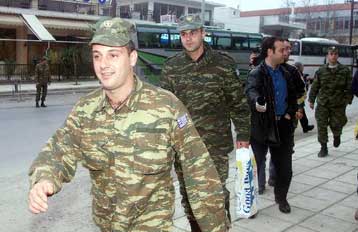 Επέστρεψαν οι πρώτοι στρατιώτες της ΕΛΔΥΚΟ, από το φόβο του απεμπλουτισμένου ουρανίου