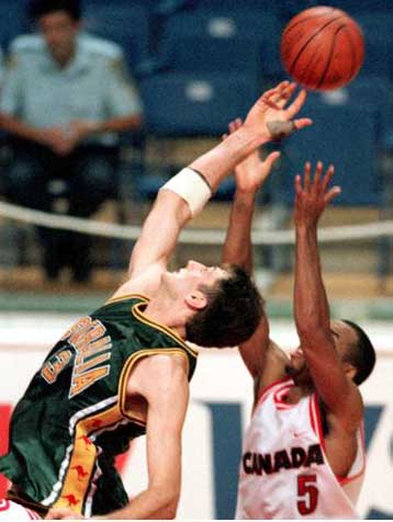 Τον Αυστραλό σέντερ Κρις Ανστεϊ βολιδοσκοπεί ο ΠΑΟΚ