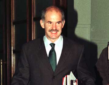 Την Επιτροπή Εξωτερικών και Αμυνας της Βουλής θα ενημερώσει την Τρίτη ο Γ.Παπανδρέου