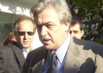 Μπλόκο  στους «διπλοθεσίτες» γιατρούς του ΕΣΥ από τη Βουλή