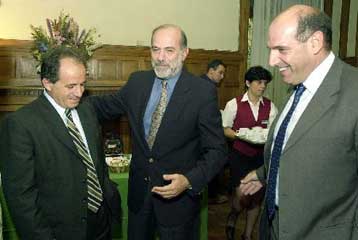 Εβδομάδα συναντήσεων για τους νέους μισθούς και συντάξεις που θα ισχύσουν το 2001