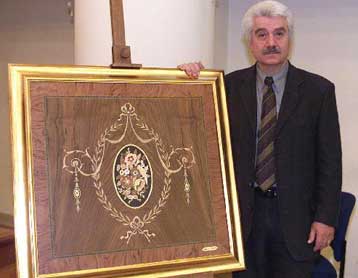 Έκθεση έργων μαρκετερί του Αγάπιου Σαχίνη στην Κάζα Μπιάνκα