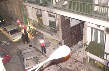 Θα συλλάβουμε τους υπαιτίους, λέει ο Χρυσοχοΐδης – Ανανδροι οι δράστες, τονίζει ο Καραμανλής