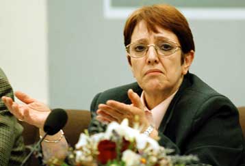 Με τον Μιλόσεβιτς θα συναντηθεί η Παπαρήγα