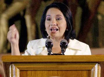 Στο σχηματισμό κυβέρνησης προχωρά η νέα πρόεδρος των Φιλιππίνων