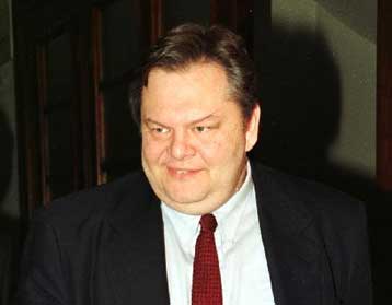 Εισήγηση για εξαιρέσεις στο θέμα του ασυμβίβαστου βουλευτή – επαγγελματία θα κάνει ο Ευ.Βενιζέλος