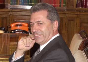 Τα χαρτιά του για το «ποιόν» του κόμματός του ανοίγει ο Δημήτρης Αβραμόπουλος