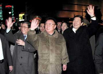 Με το κινεζικό οικονομικό μοντέλο «φλερτάρει» η Β.Κορέα – Μυστηριώδες ταξίδι του Κιμ Γιονγκ Ιλ στην